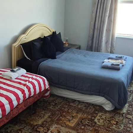 Hotel Motueka Backpackers, Loud Live Music Friday Saturday Nights Extérieur photo