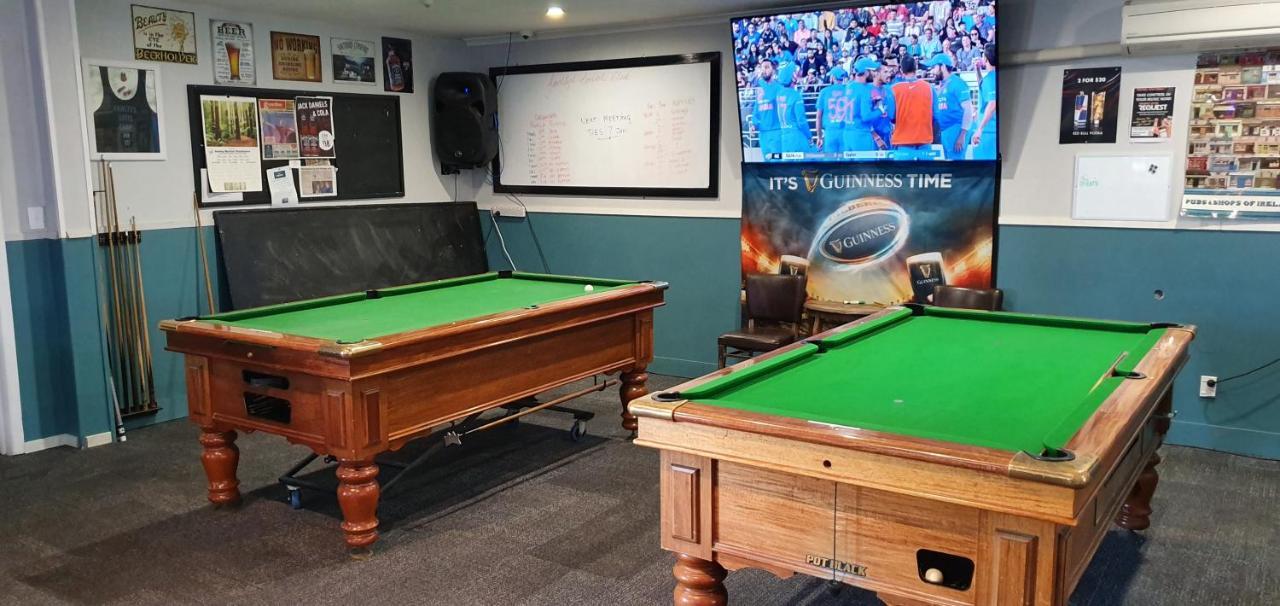 Hotel Motueka Backpackers, Loud Live Music Friday Saturday Nights Extérieur photo