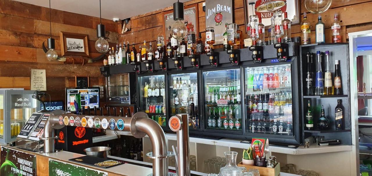 Hotel Motueka Backpackers, Loud Live Music Friday Saturday Nights Extérieur photo